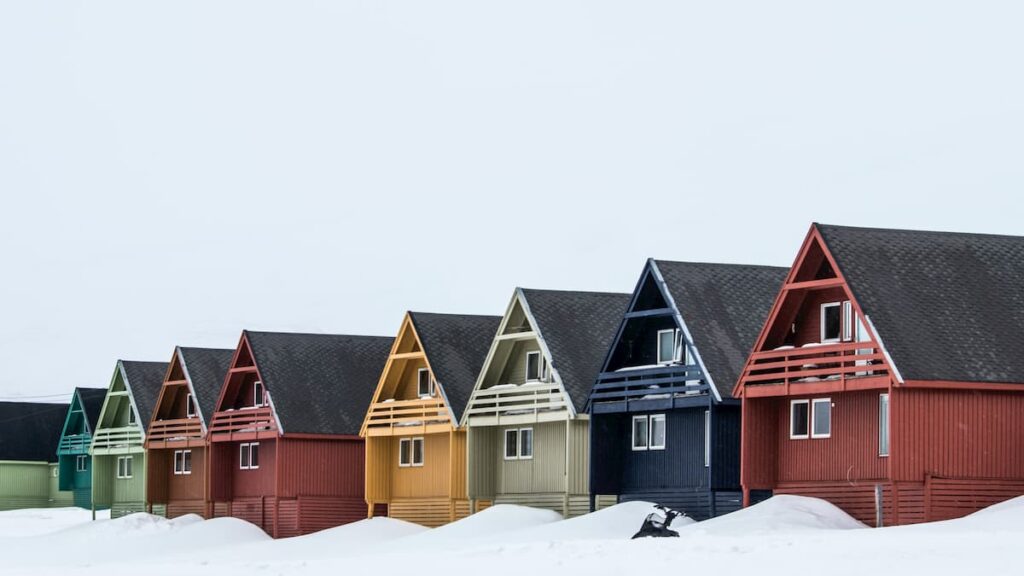 Case colorate alle Isole Svalbard