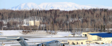 Commander flies C-17