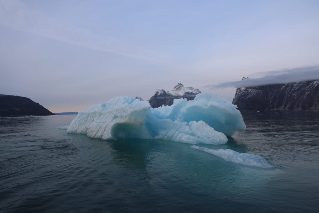 iceberg fiordo nuuk