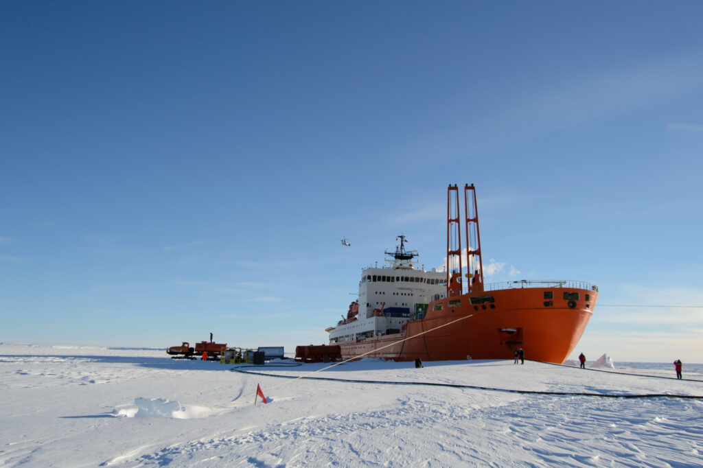 Expedition ship