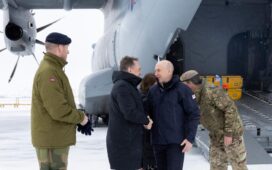 Tore Sandvik og John Healey, Kirkenes confine