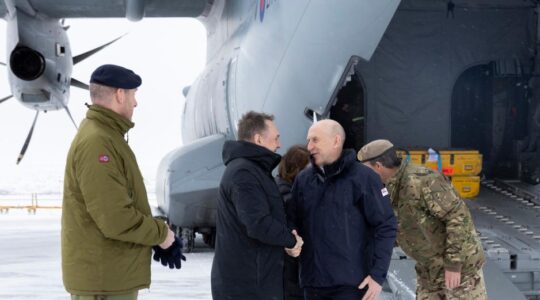 Tore Sandvik og John Healey, Kirkenes confine