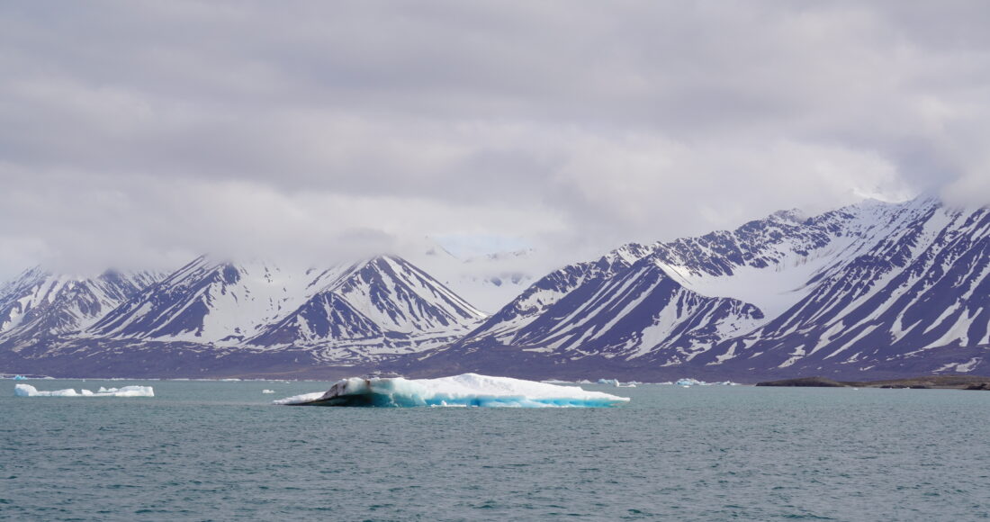 Iceberg Ny-Ålesund